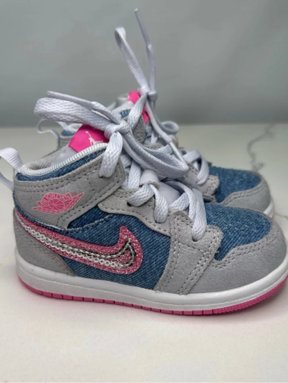 Nike Air Jordan 1 Mid Se  Cobalt Bliss, White, Pink Glow Size 6C